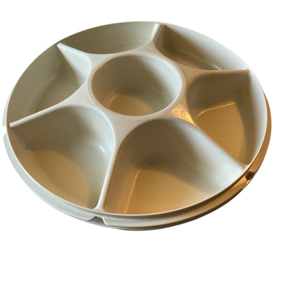 Tupperware Tray with Lid Fruits Vegetables Appetizers Candy Snacks - Picture 2 of 4